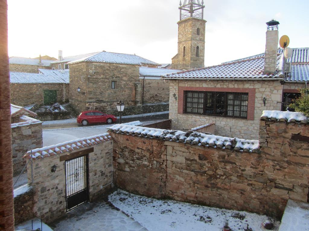 La Posada De Toribia Val De San Lorenzo Exterior foto