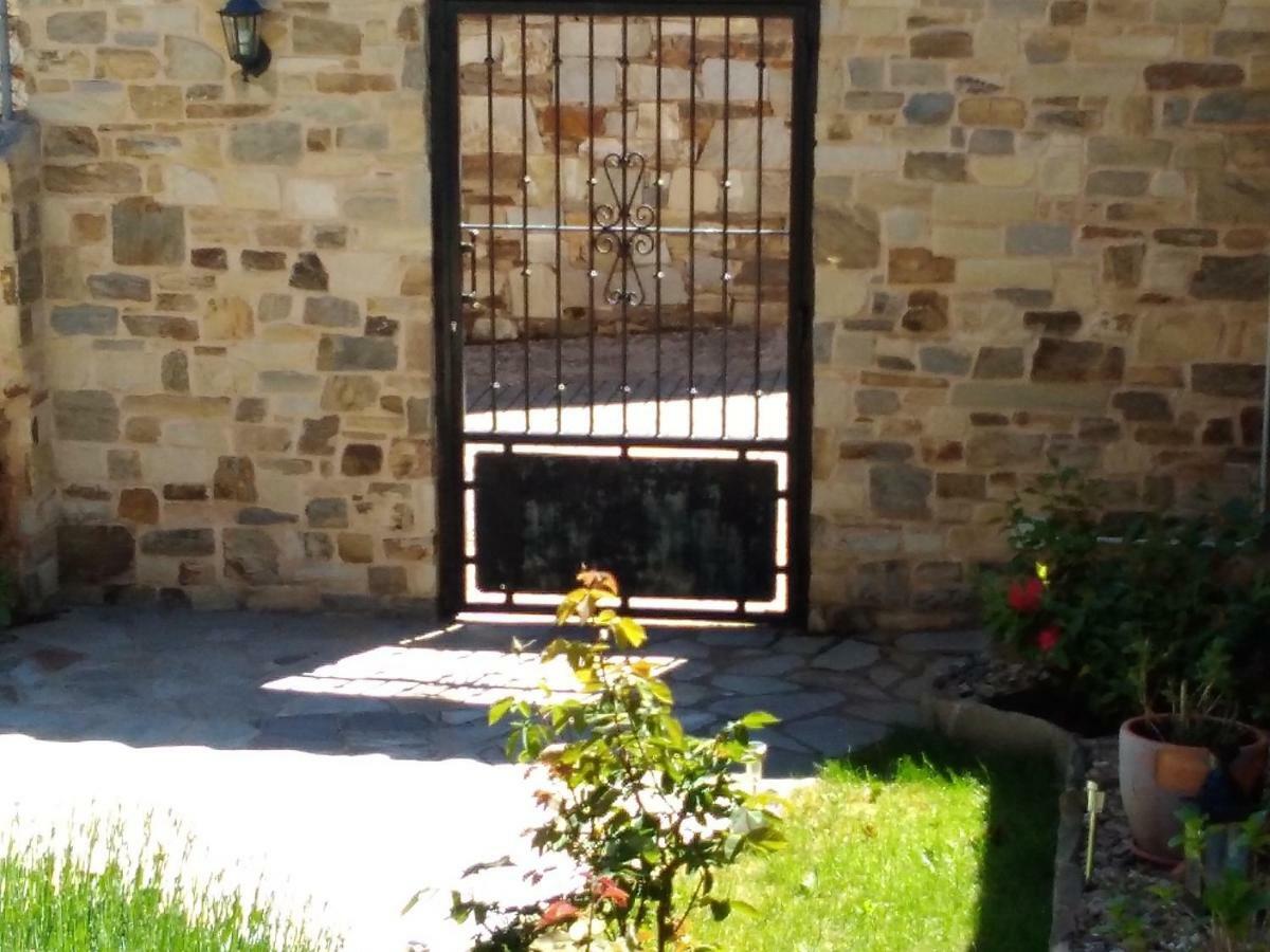 La Posada De Toribia Val De San Lorenzo Exterior foto