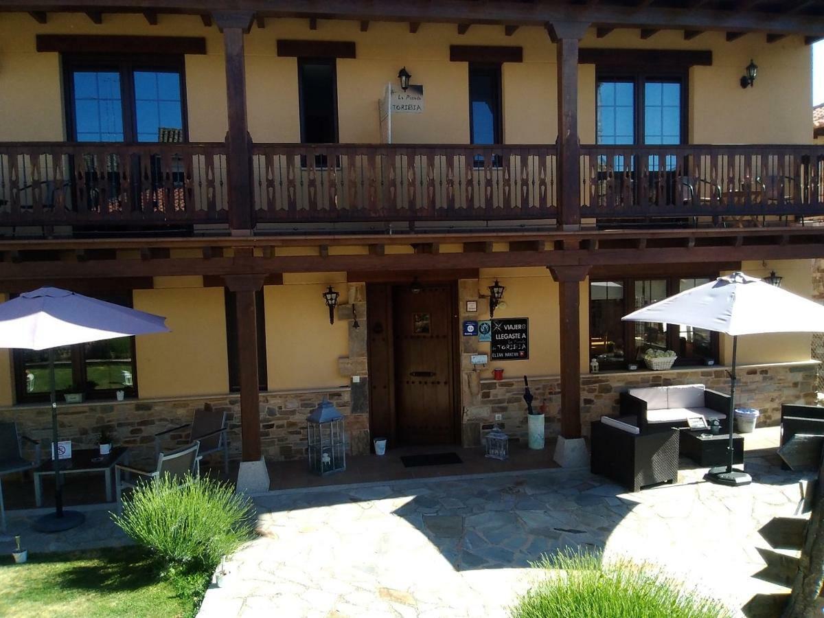 La Posada De Toribia Val De San Lorenzo Exterior foto