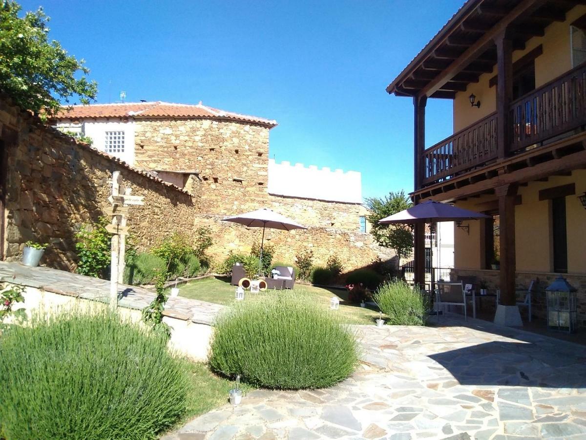 La Posada De Toribia Val De San Lorenzo Exterior foto